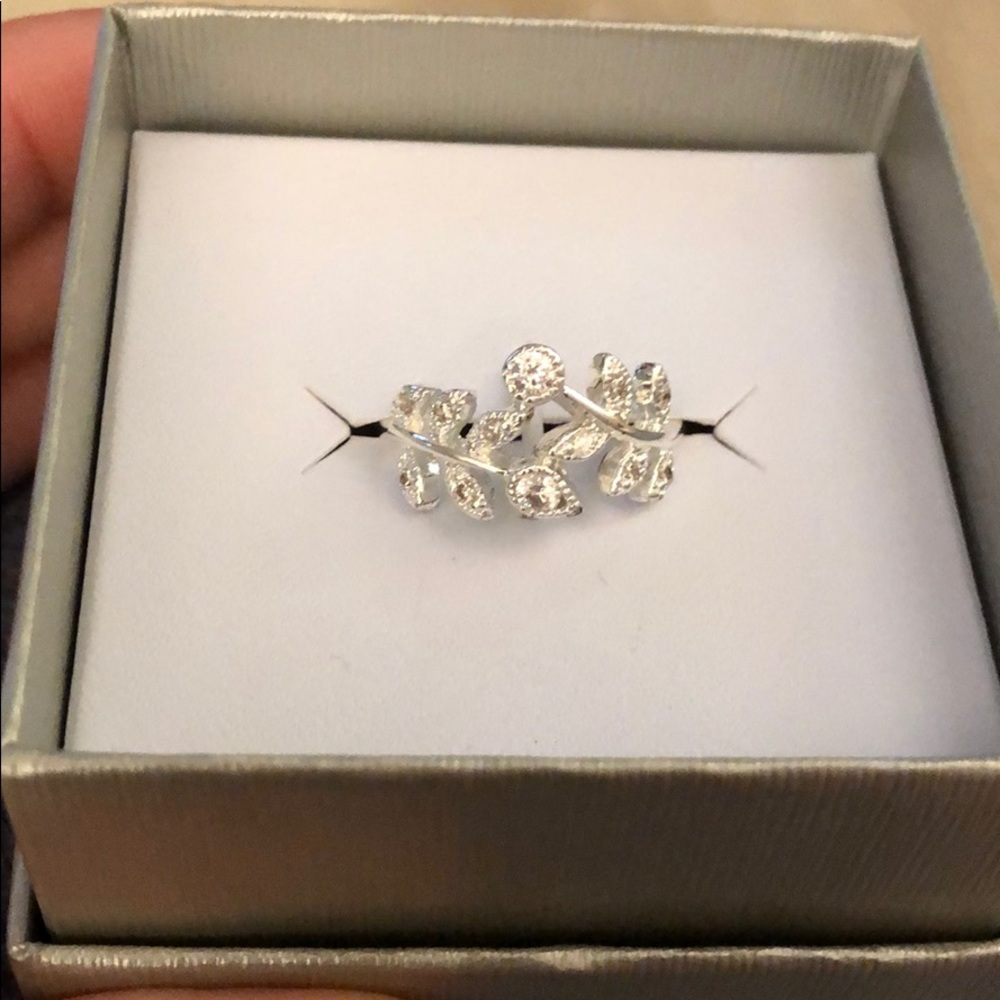 Crystal ring size 8 silver wreath